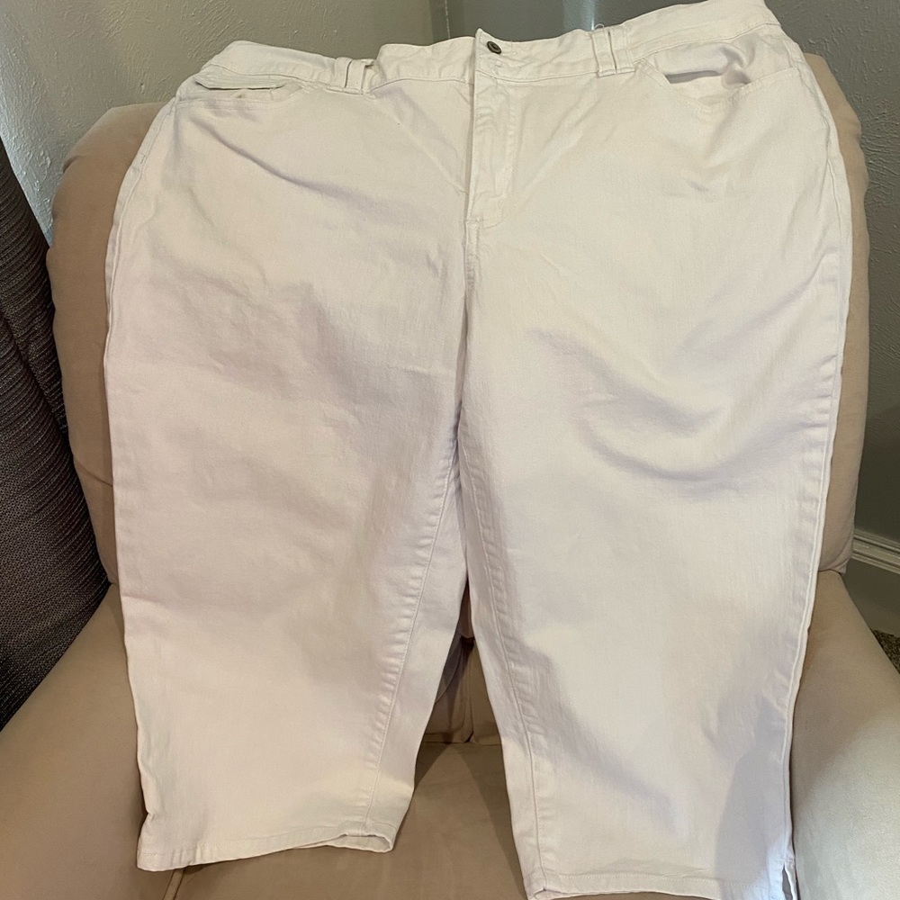 Women’s crop white jeans, size 20 W